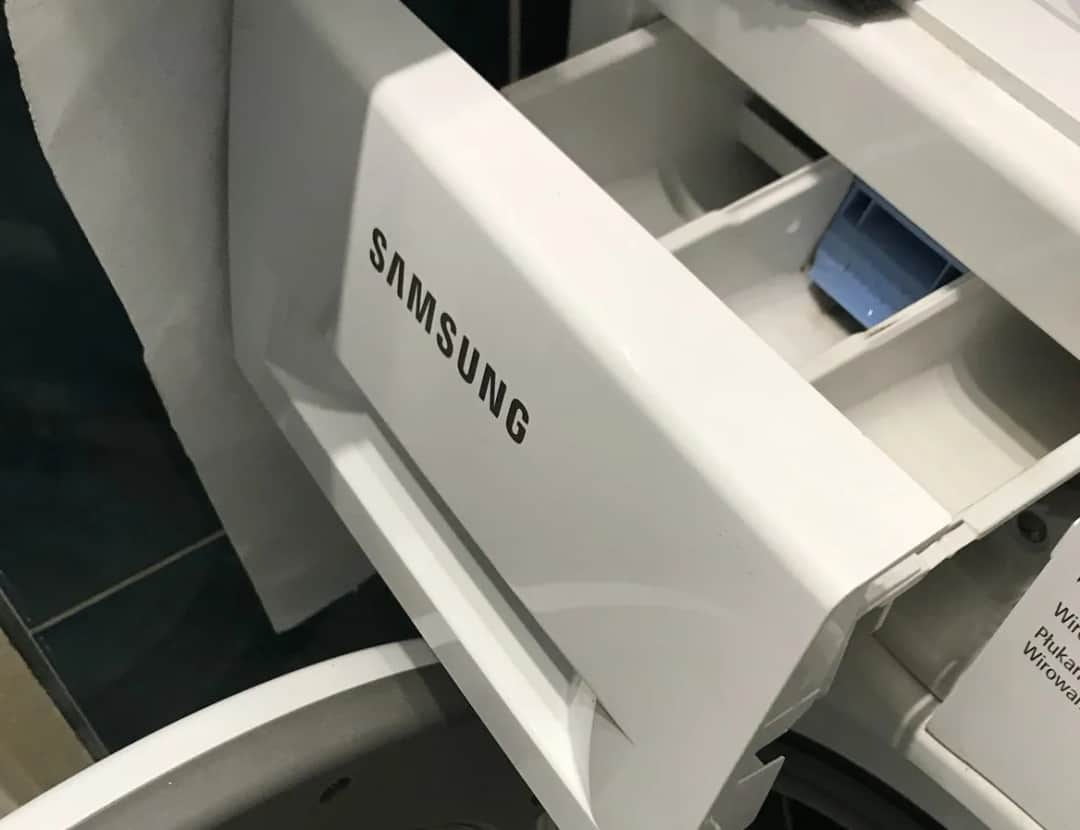 Gdzie się wlewa płyn do pralki? Uniknij błędów i zyskaj pewność