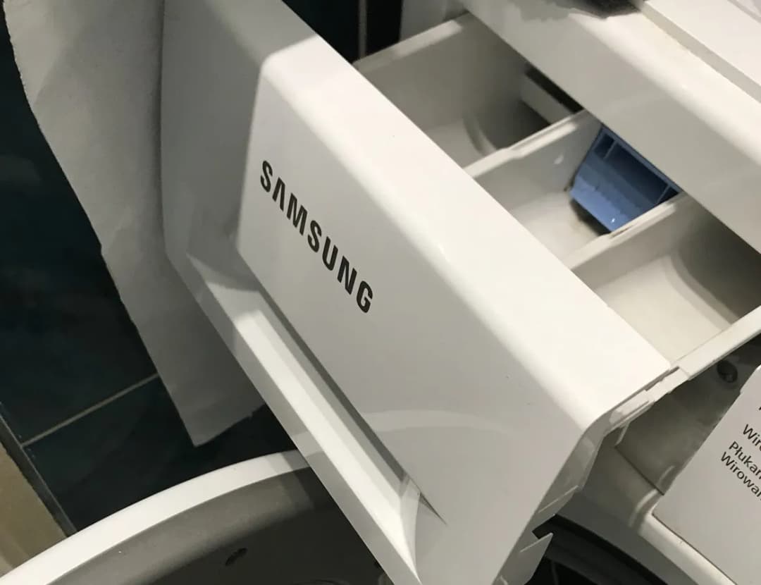 Gdzie się wlewa płyn do pralki? Uniknij błędów i zyskaj pewność