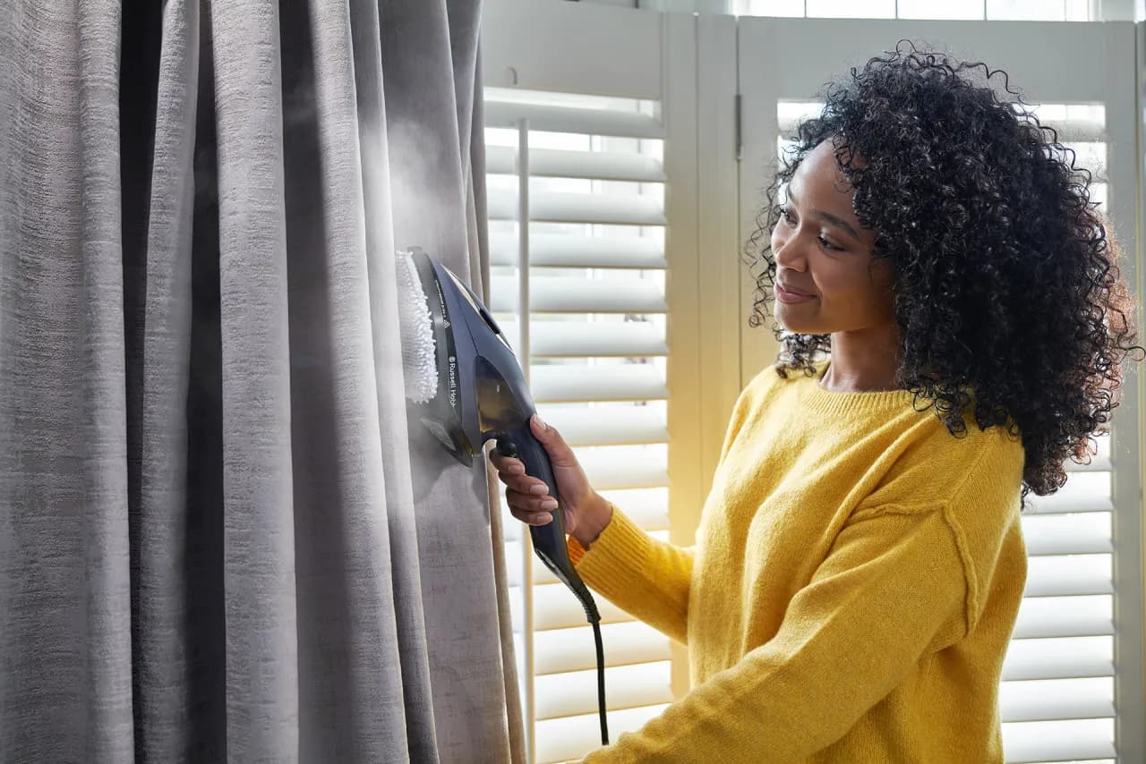 Jak prasować firanki parownicą, aby uniknąć zniszczenia tkaniny