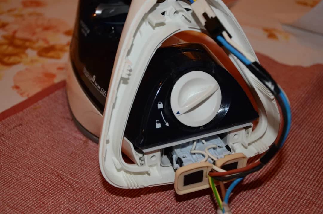 Jak rozebrać żelazko: Proste kroki, aby uniknąć uszkodzeń