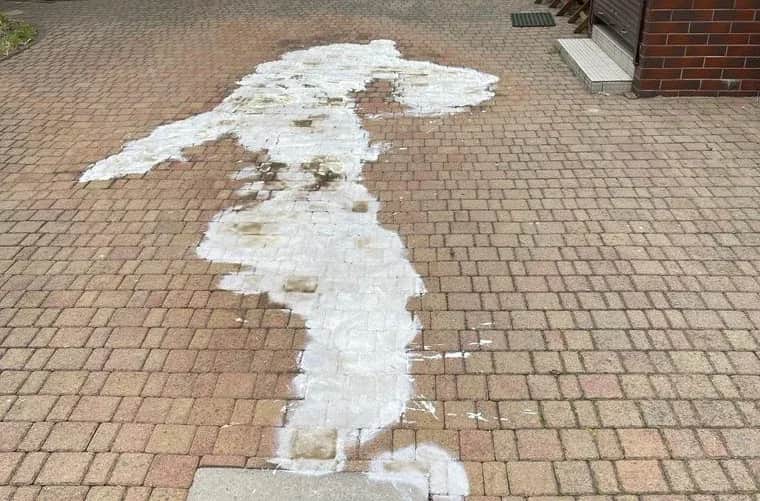 Jak czyścić kostkę brukową: skuteczne metody usuwania zabrudzeń