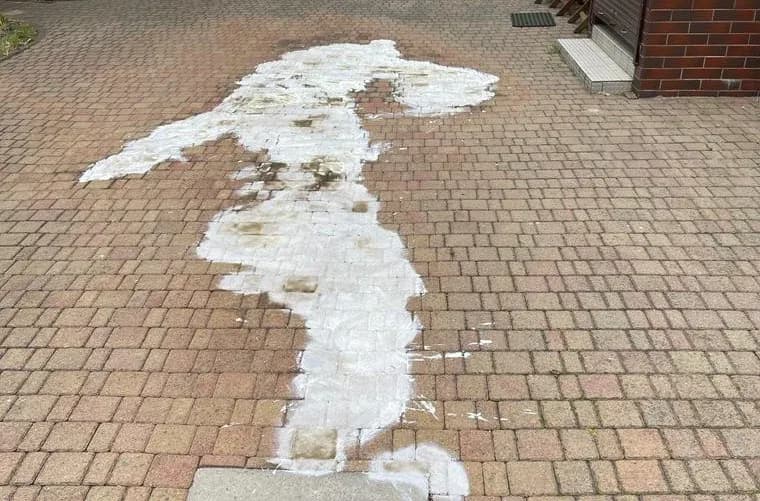 Jak czyścić kostkę brukową: skuteczne metody usuwania zabrudzeń