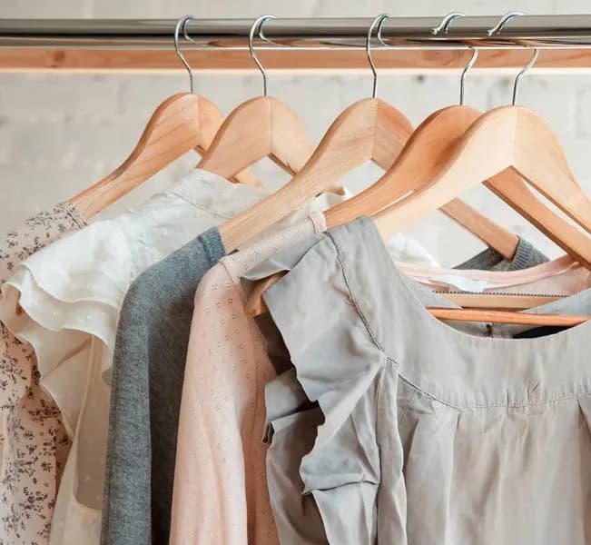 Czy ubrania z suszarki trzeba prasować? Oto, co warto wiedzieć