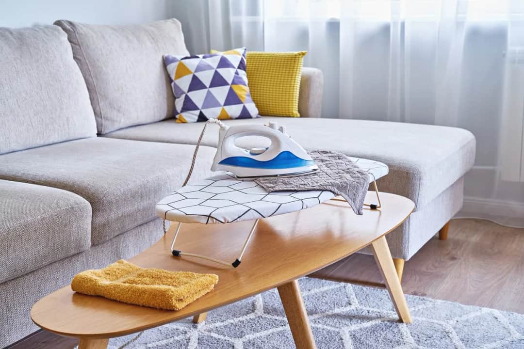 Jak złożyć deskę do prasowania i zaoszczędzić miejsce w domu