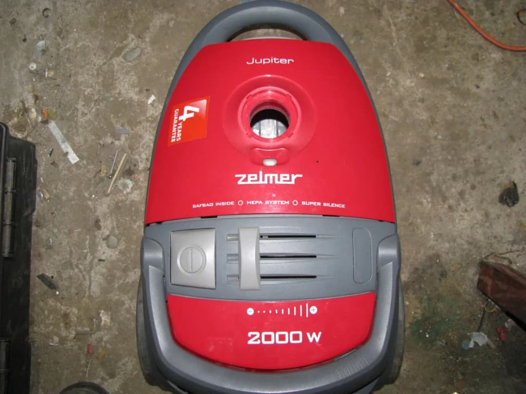 Jak rozebrać odkurzacz Zelmer Jupiter - proste kroki do naprawy