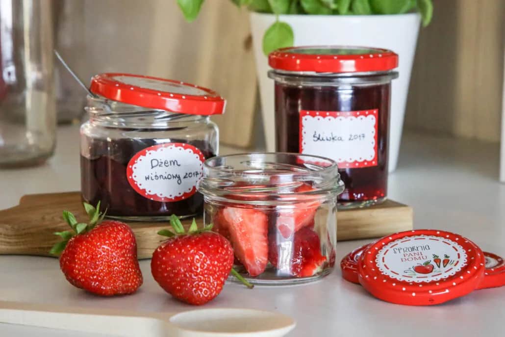 Jak wekować słoiki w garnku - uniknij najczęstszych błędów