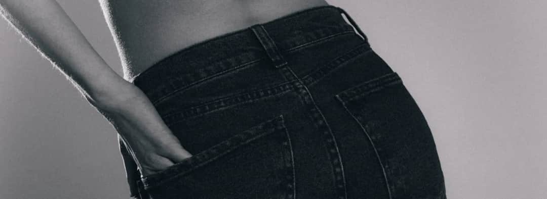 Jak prać jeansy żeby nie straciły koloru - skuteczne metody na trwałość