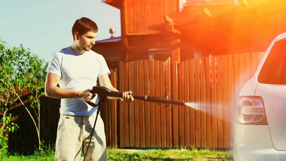 Jaką myjkę na ciepłą wodę wybrać? Przegląd najlepszych modeli