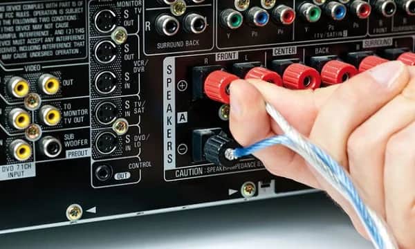 Jak podłączyć mikrofon do kina domowego: Prosty poradnik dla każdego