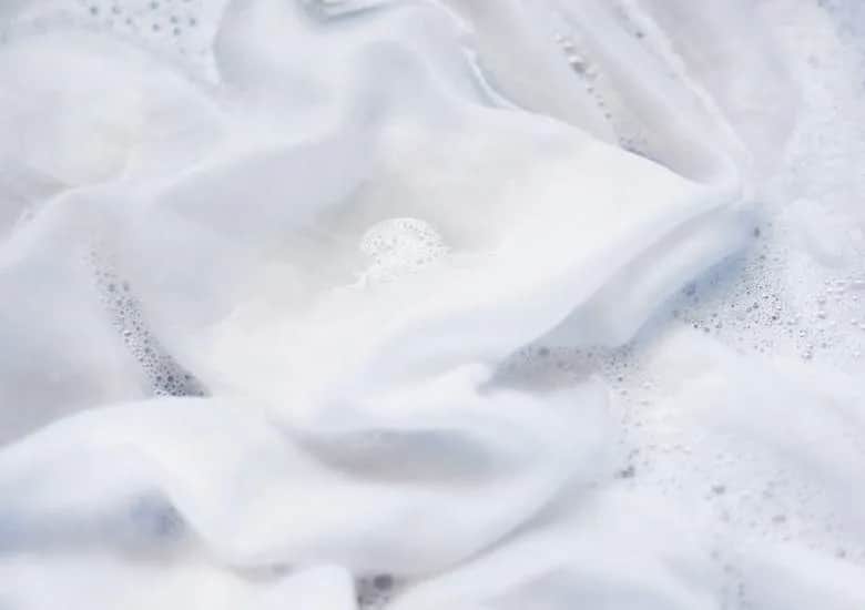 Czy Vanish wybiela tkaniny? Sprawdź skuteczność i zastosowanie