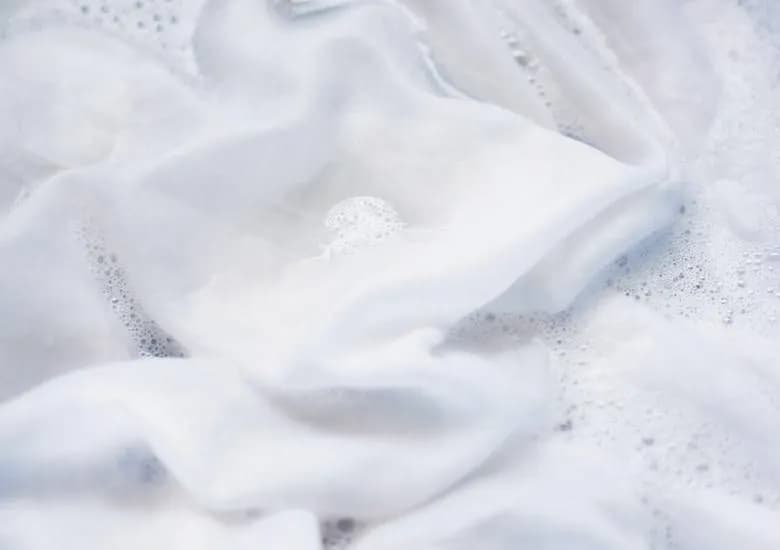 Czy Vanish wybiela tkaniny? Sprawdź skuteczność i zastosowanie