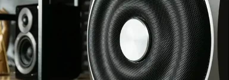 Subwoofer aktywny czy pasywny do kina domowego: najlepszy wybór w 2025