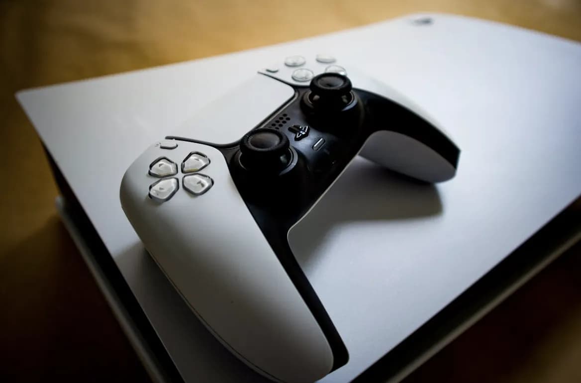 PS5 w 2025 roku – jak wycisnąć maksimum z konsoli? Poradnik dla graczy